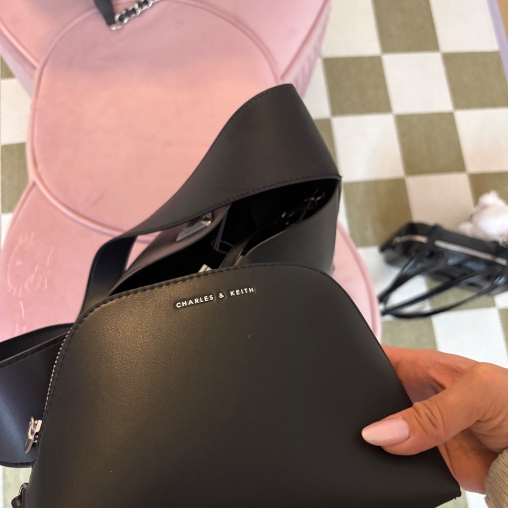 NWT Charles & Keith black shoulder bag - Picture 3 of 4